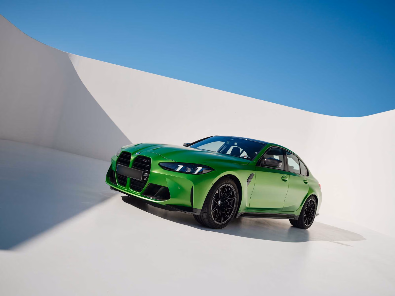 BMW M3 G80 — передний боковой ракурс