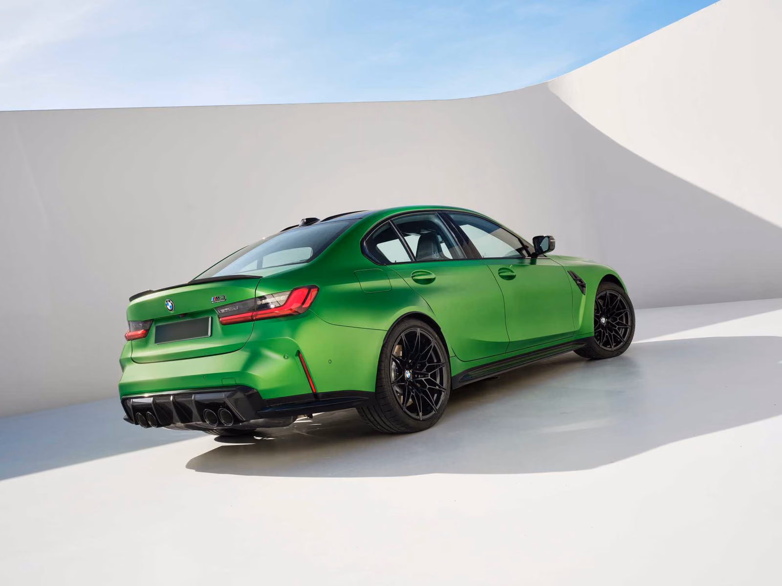 BMW M3 G80 — задний боковой ракурс
