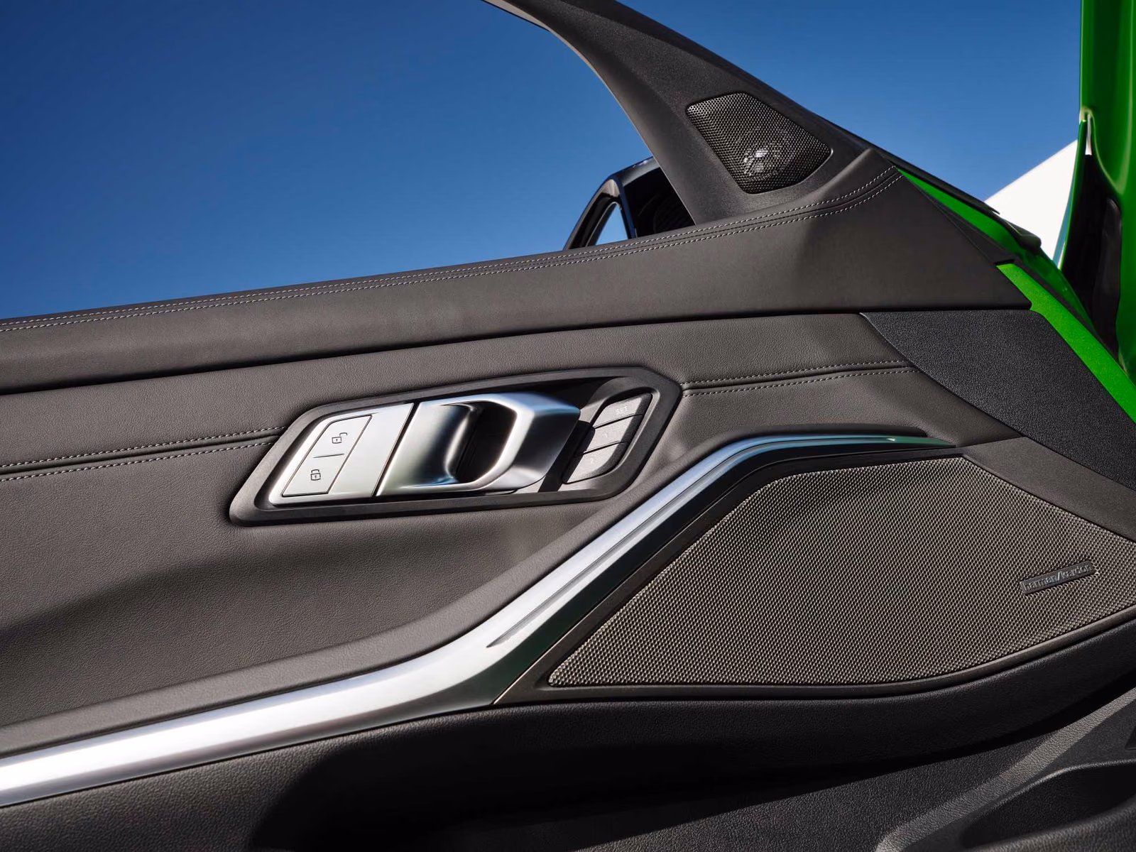 BMW M3 G80 — отделка передней двери