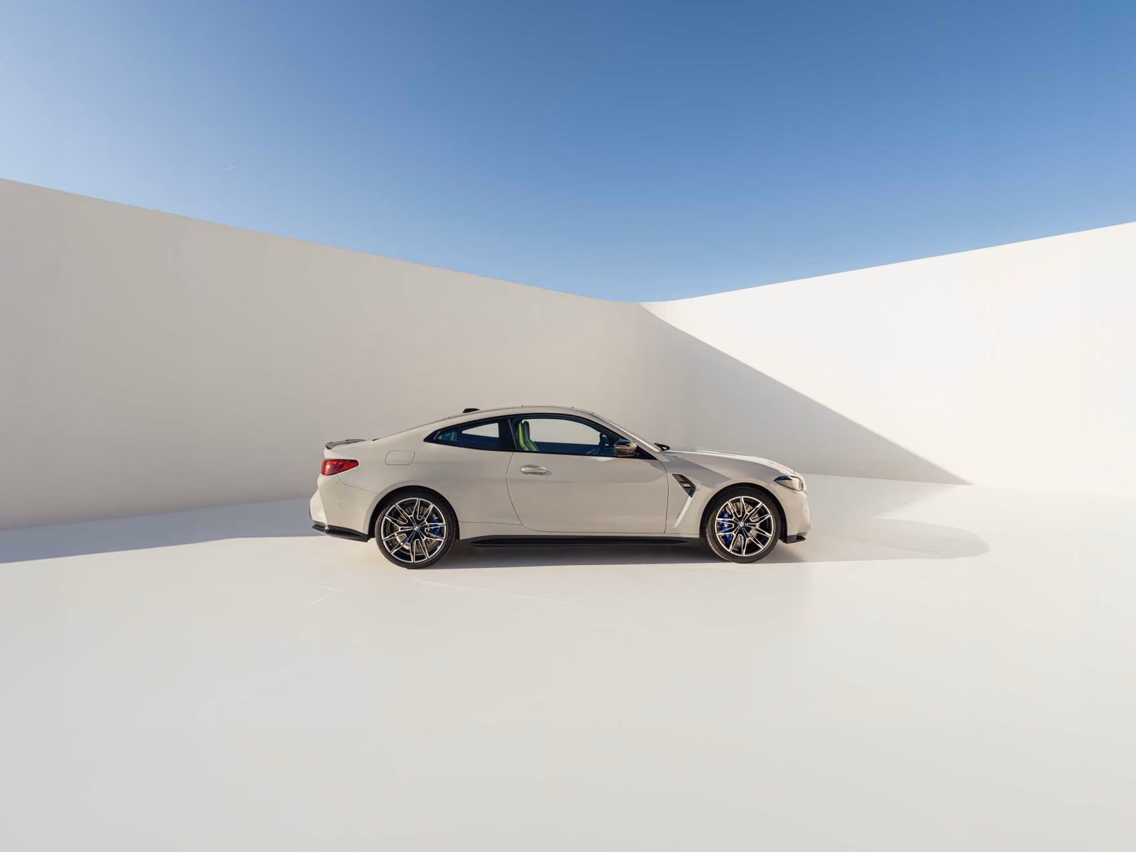 BMW M4 G82 — профиль купе