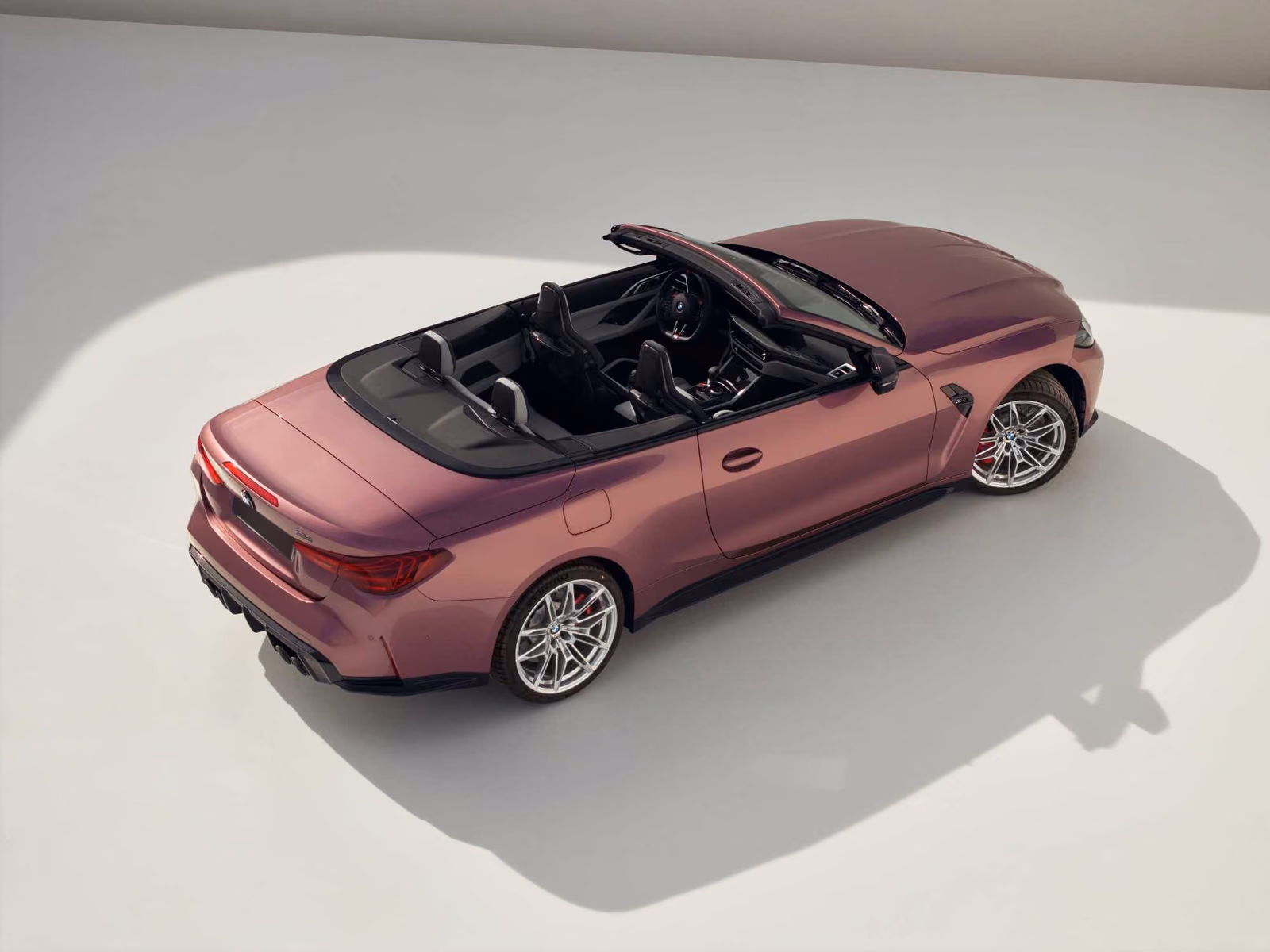 BMW M4 G83 — кабриолет сверху