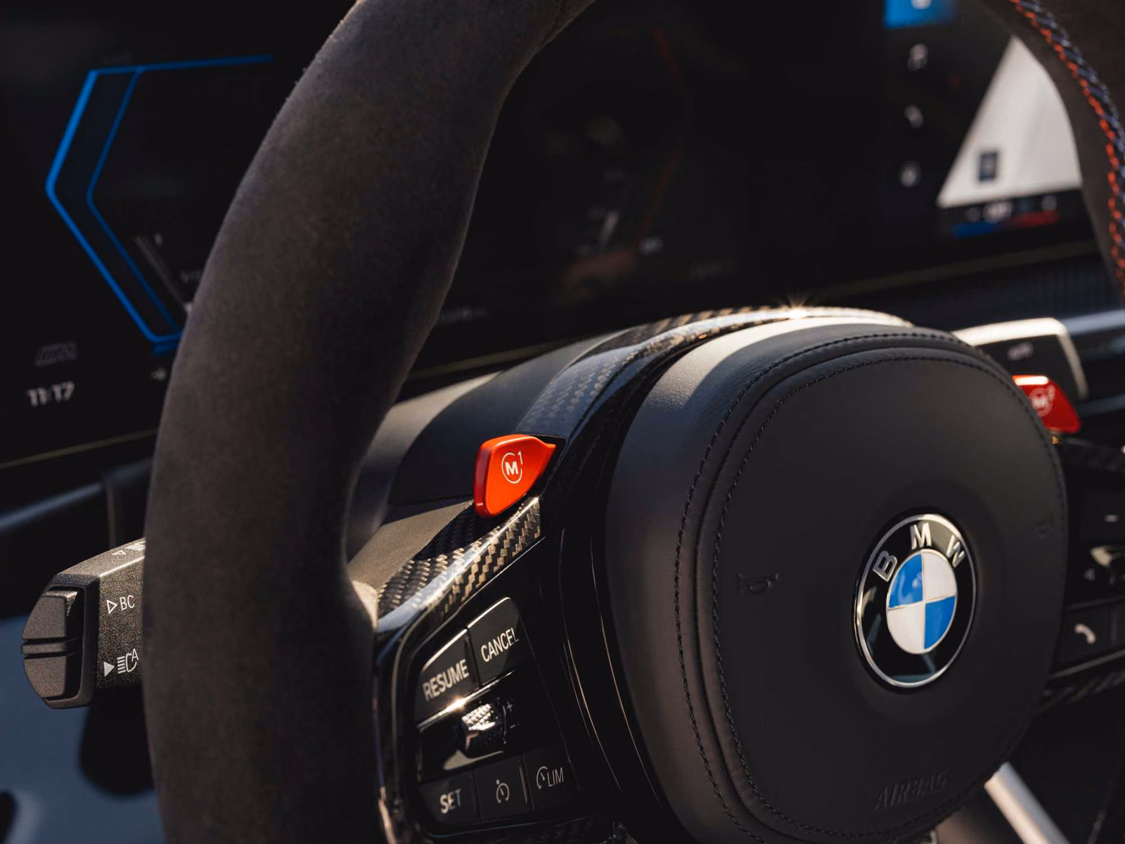 BMW M4 G82 — рулевое колесо с клавишами M1 и M2