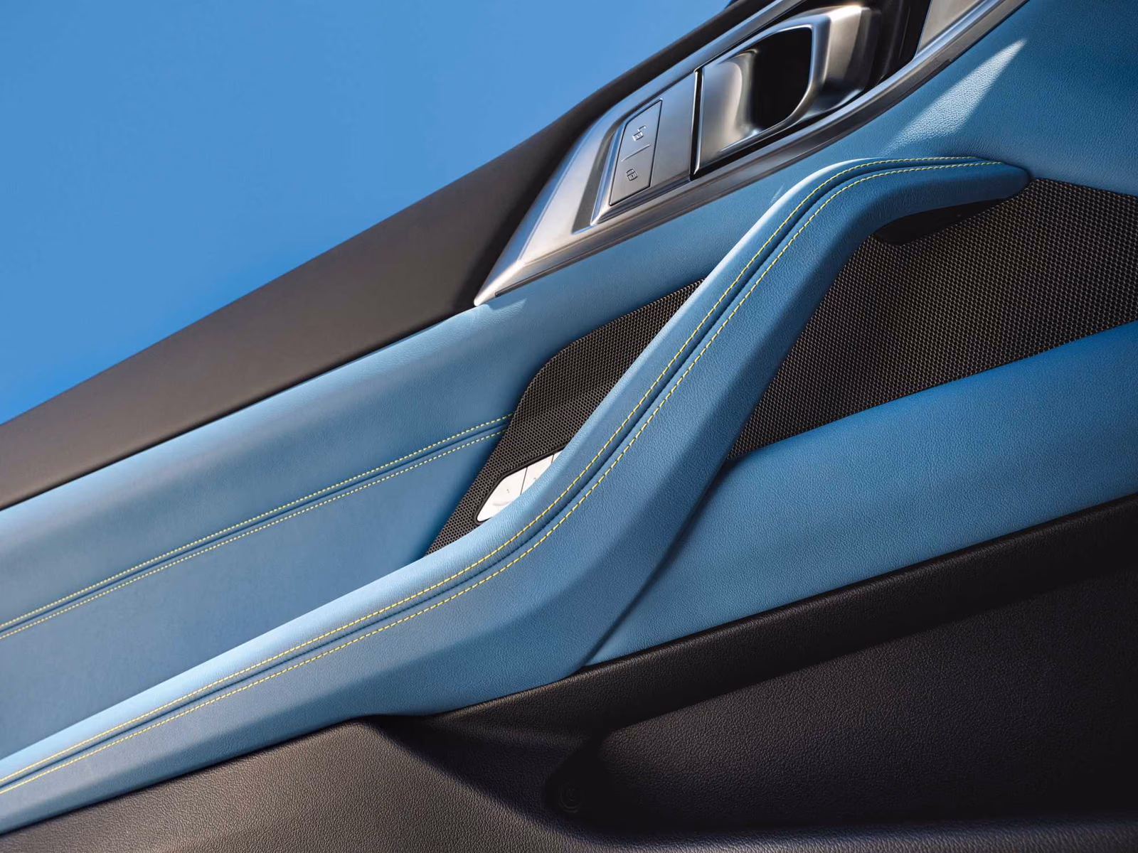 BMW M4 G82 — отделка передней двери