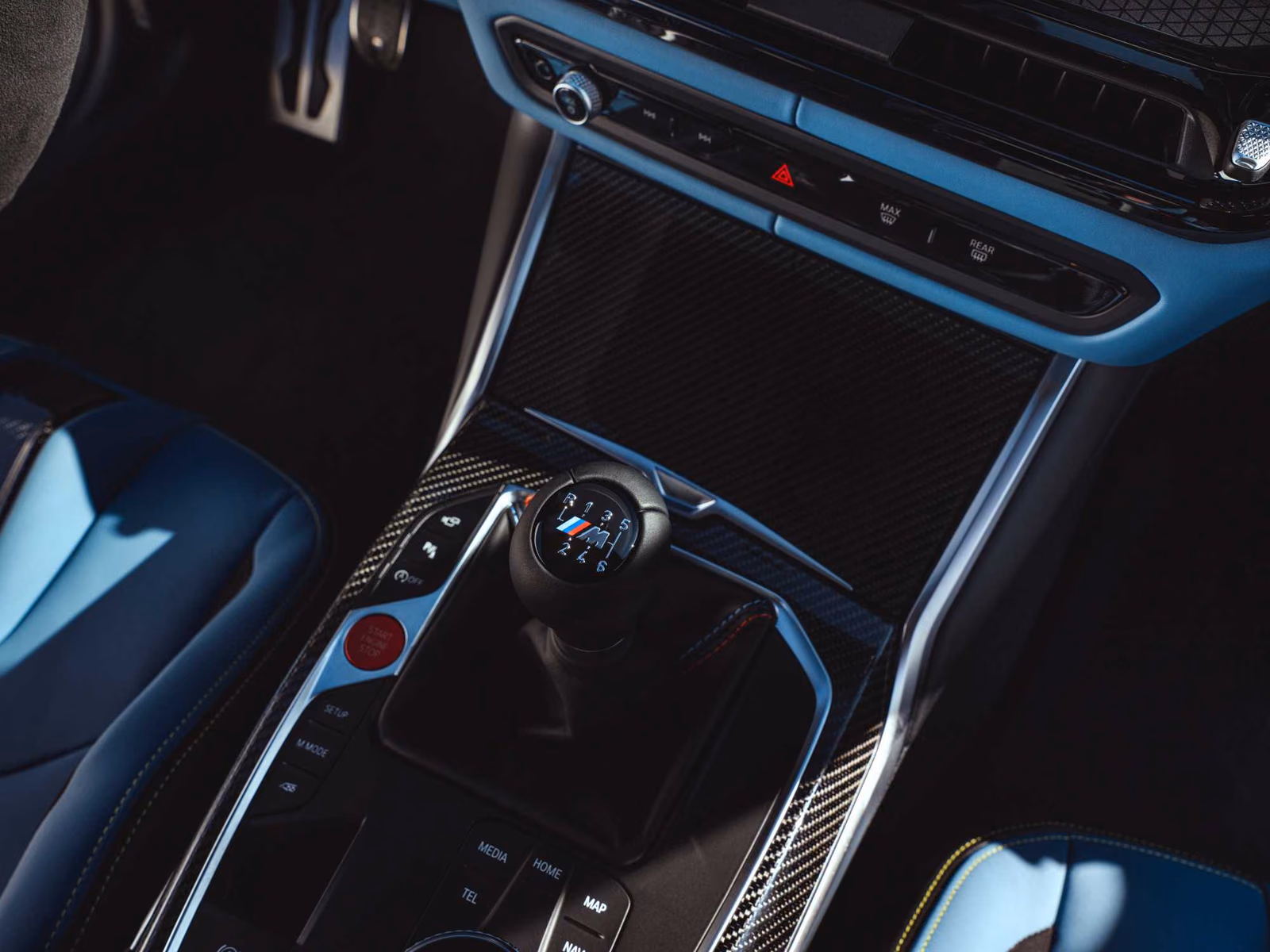 BMW M4 G82 — центральная консоль и селектор