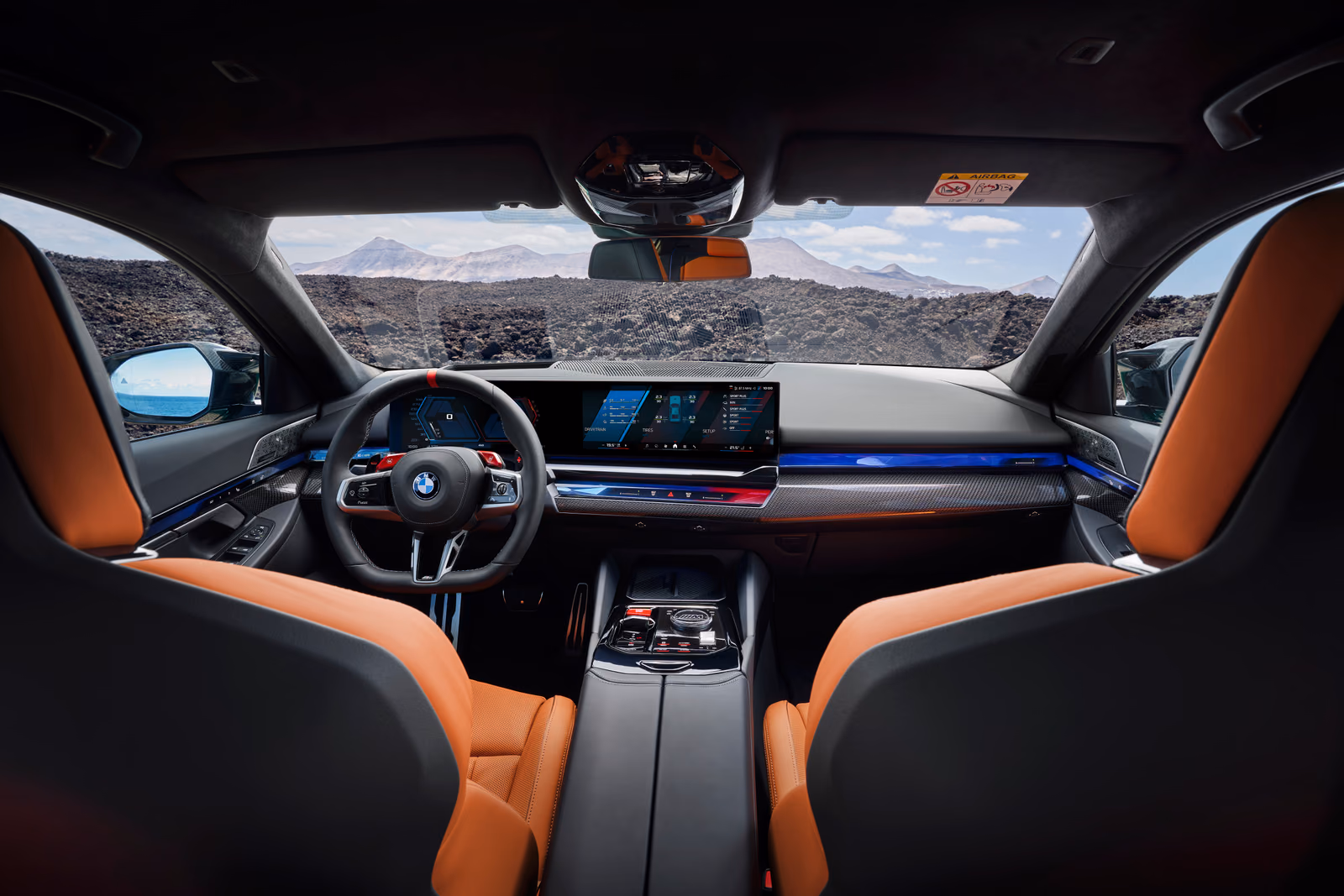 Салон BMW M5: панель приборов и изогнутый дисплей BMW Curved Display