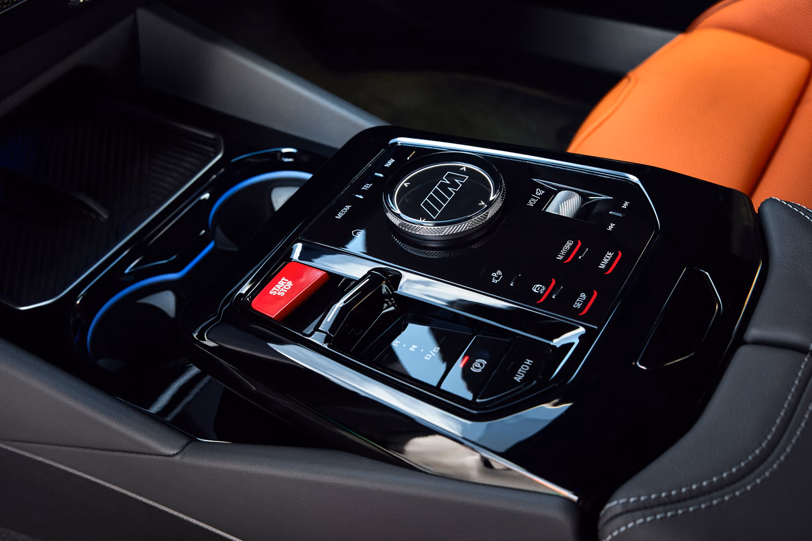 Центральный тоннель BMW M5 с селектором передач и клавишами M Setup