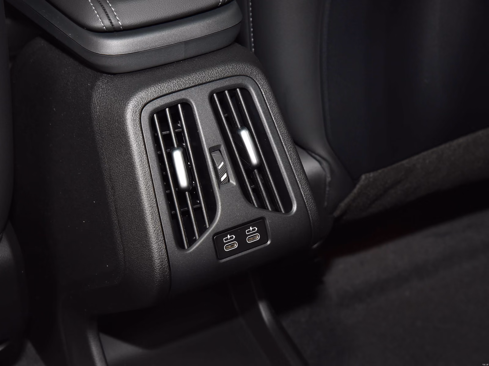 Дефлекторы второго ряда BMW X1