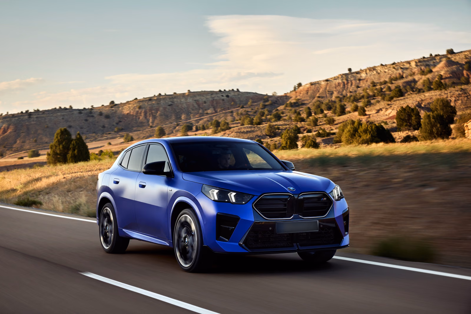 BMW X2 — вид сбоку