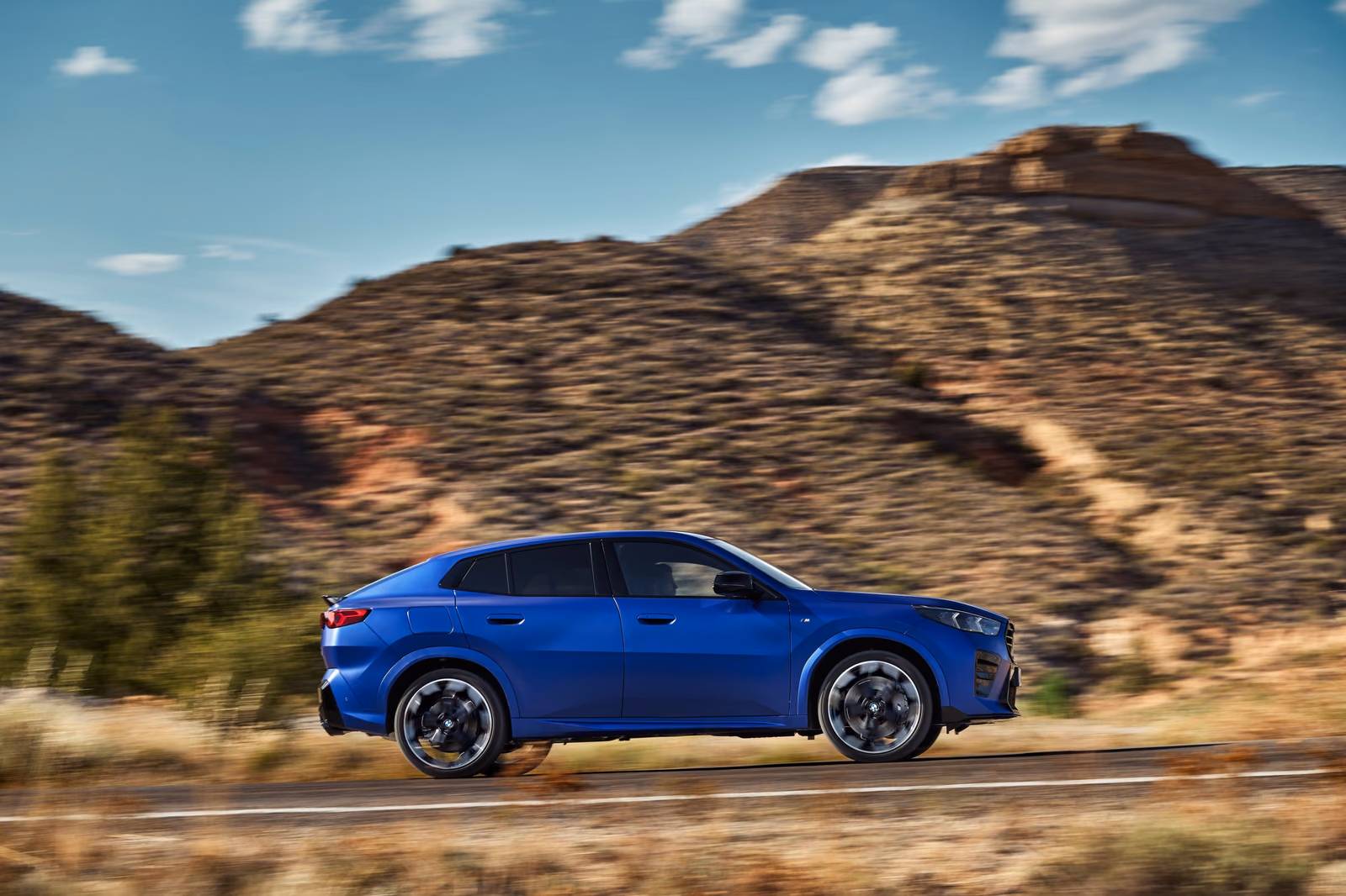 BMW X2 — в движении