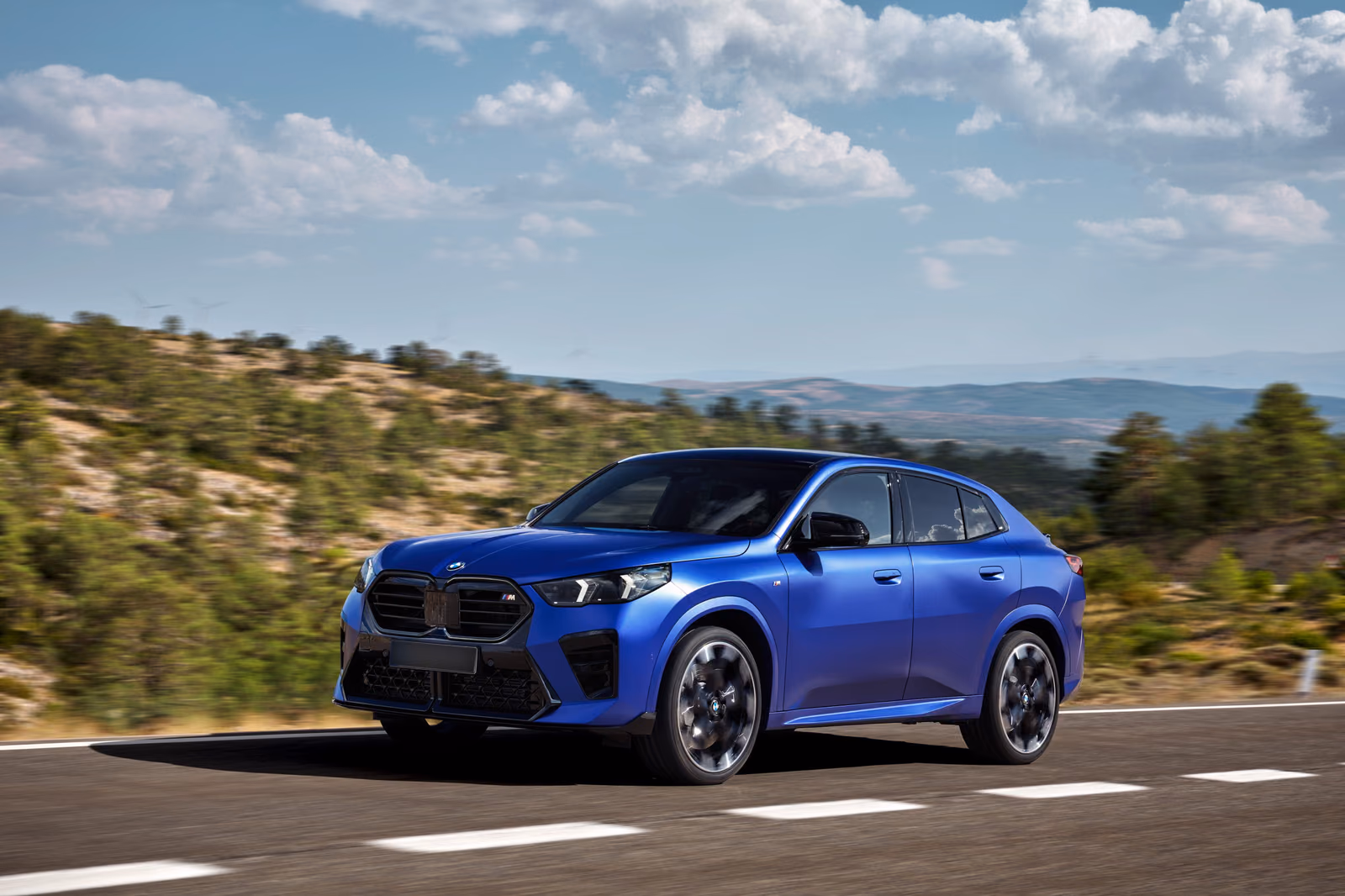 BMW X2 — на природе