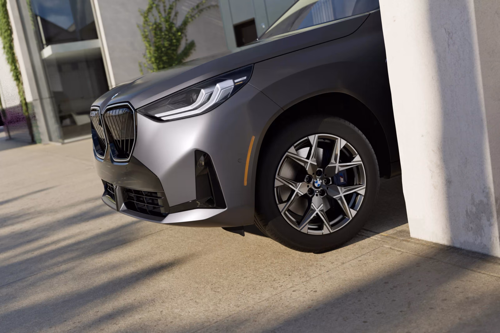Передняя оптика BMW X3 крупным планом
