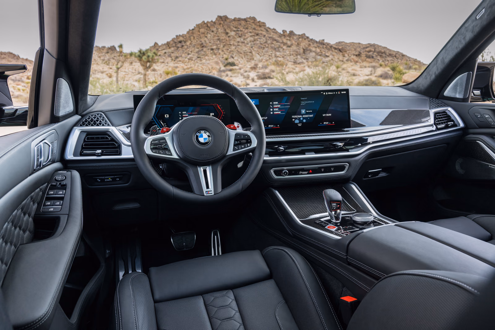 Салон BMW X5 M Competition со стороны водителя