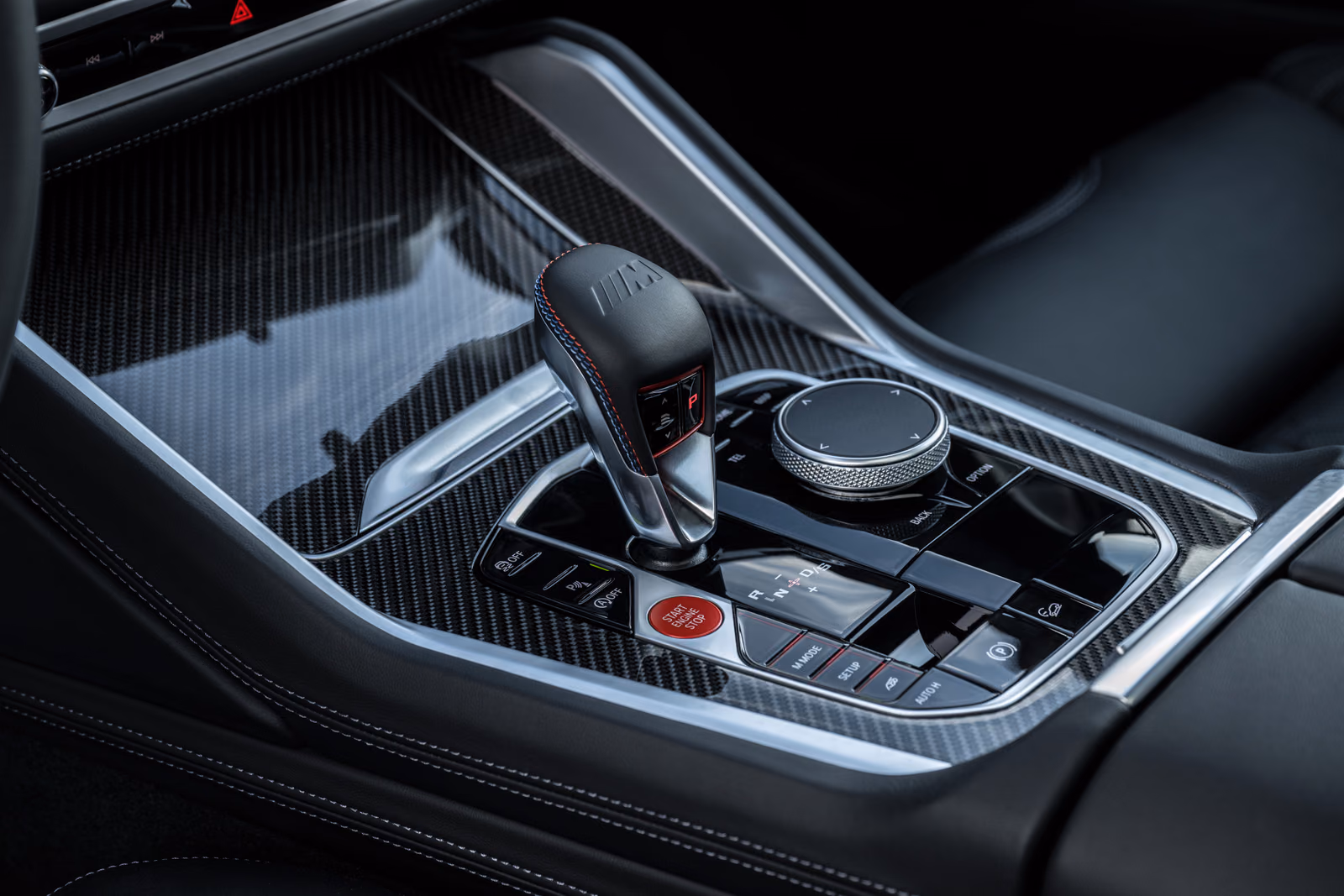 Селектор коробки и M-контроллер на центральном тоннеле BMW X5 M