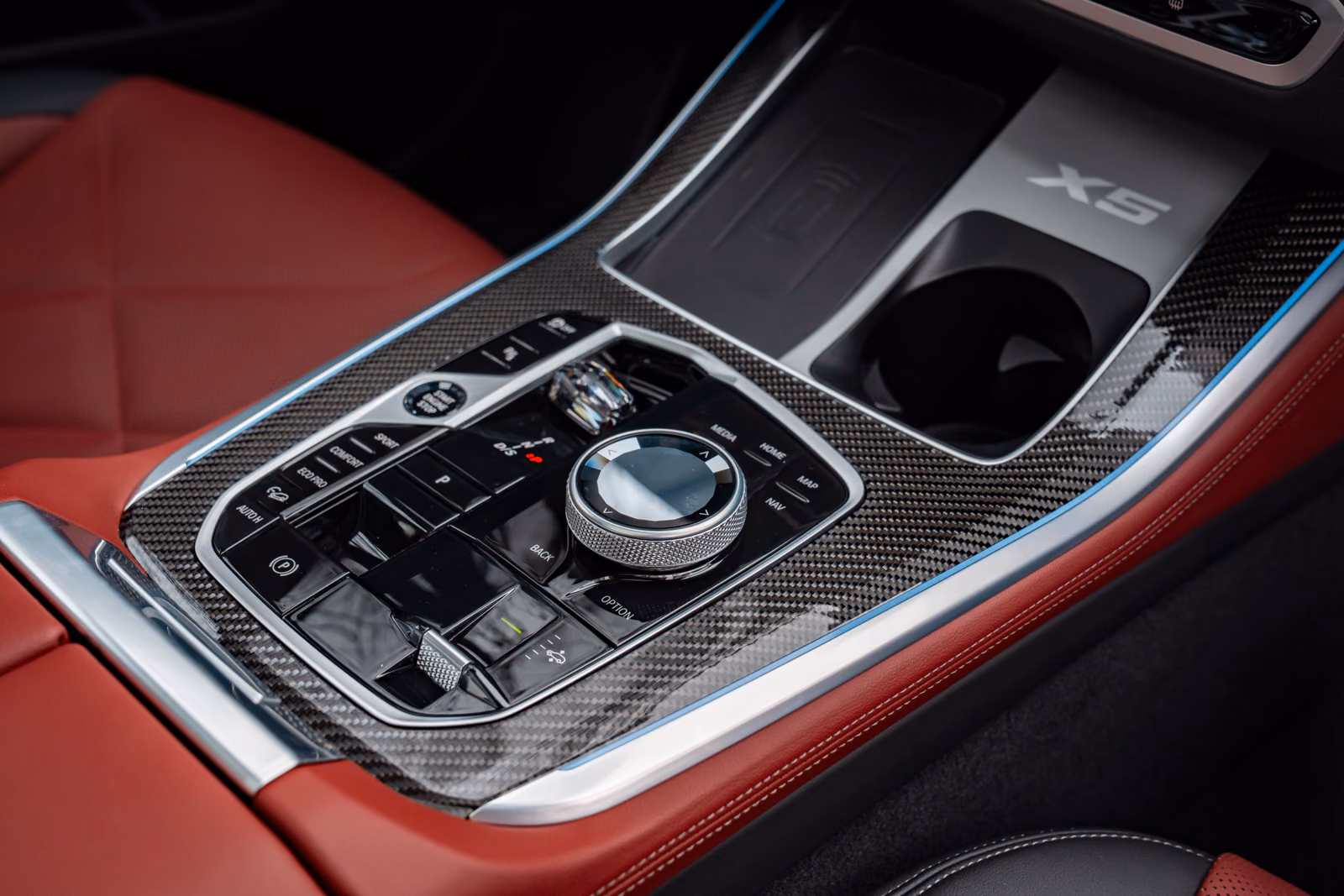 Центральная консоль BMW X5 Li с селектором и отделкой карбоном