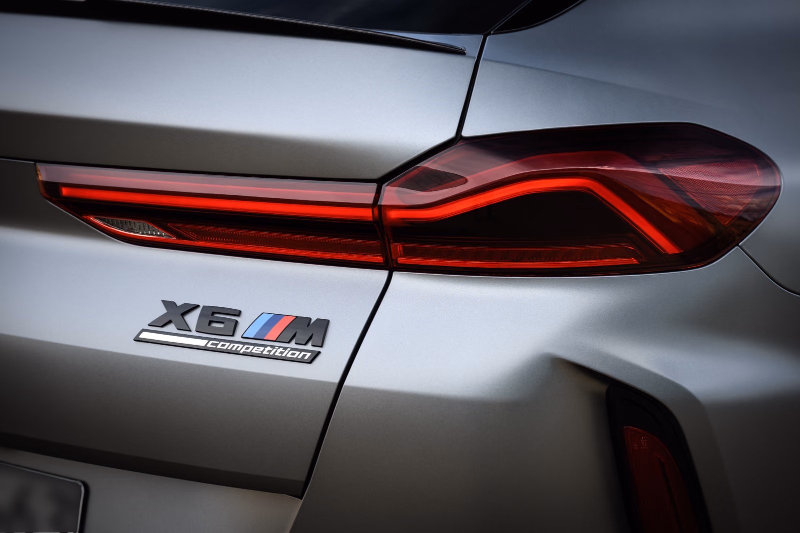 Оптика BMW X6 M Competition крупным планом