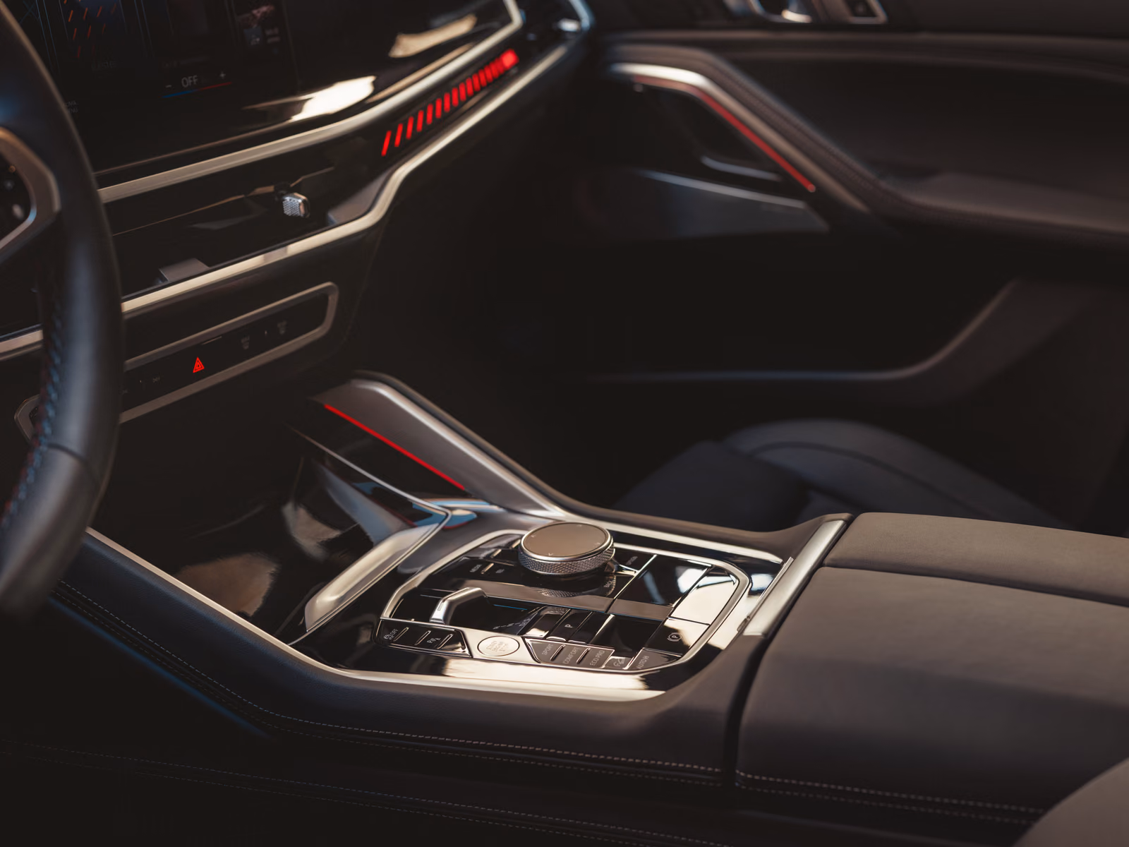 BMW X6 — центральная консоль и изогнутый дисплей