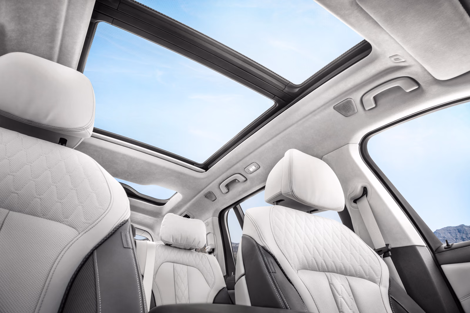Панорамная крыша Sky Lounge над вторым рядом BMW X7