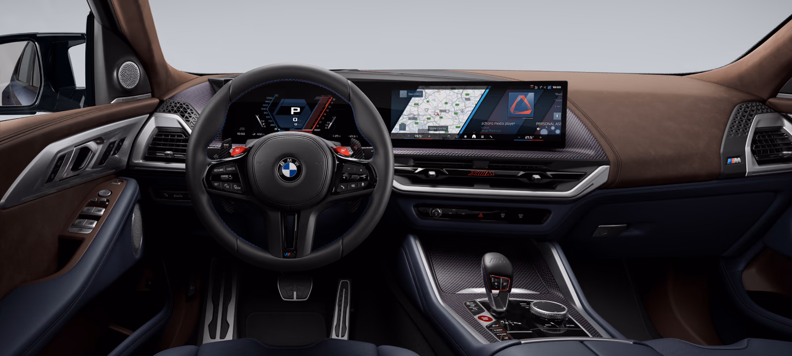 Руль и изогнутый экран BMW XM