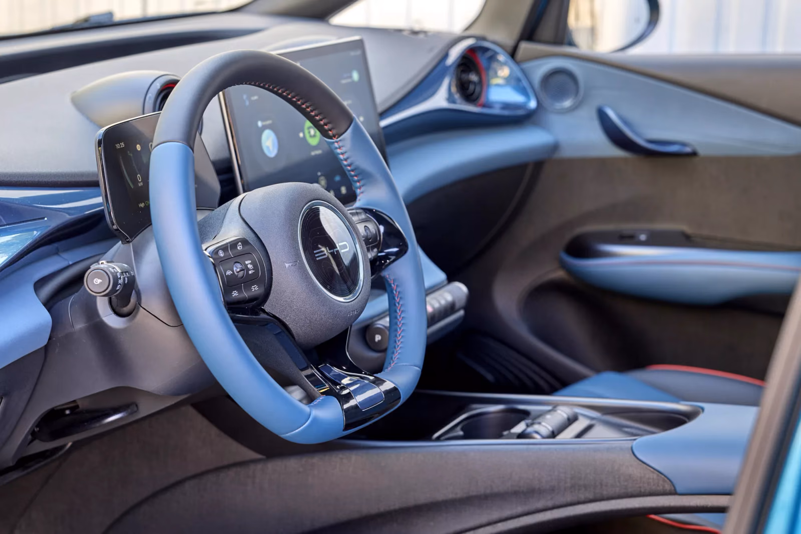 Кокпит BYD Dolphin с поворотным экраном