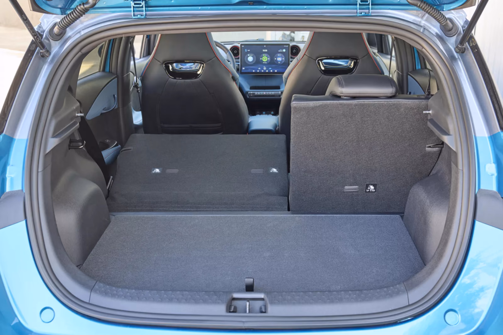 Багажник BYD Dolphin со сложенным задним рядом