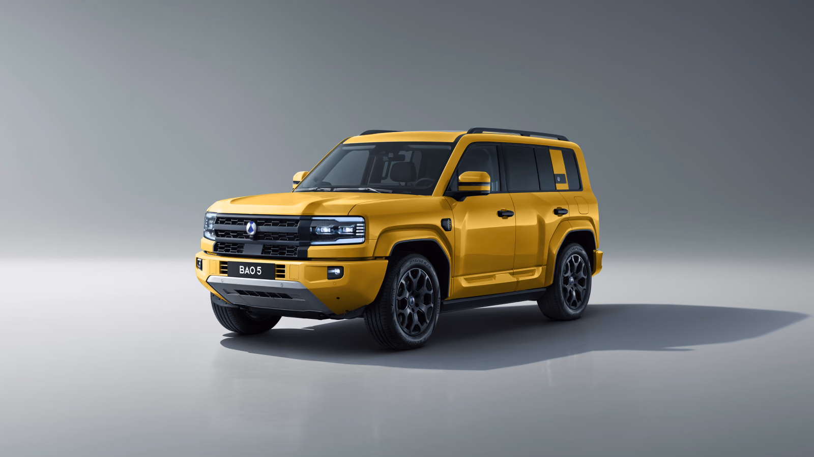 BYD Leopard 5 в студии, вид сбоку