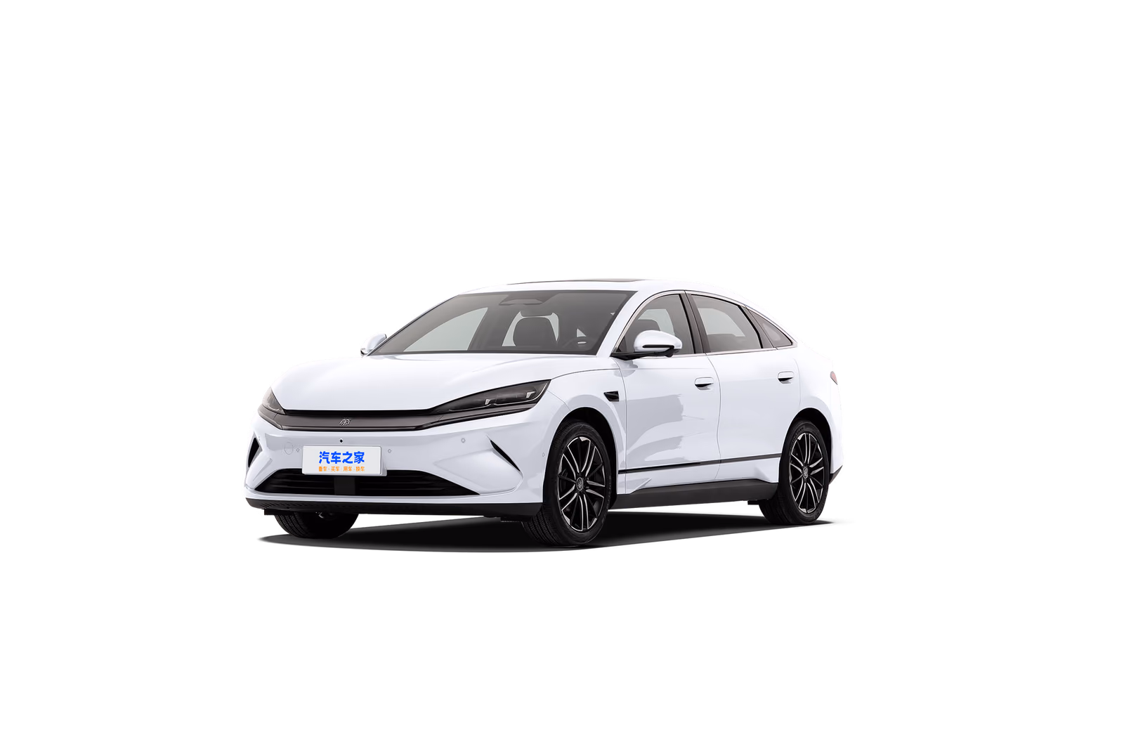BYD Qin L DM-i — вид спереди в три четверти