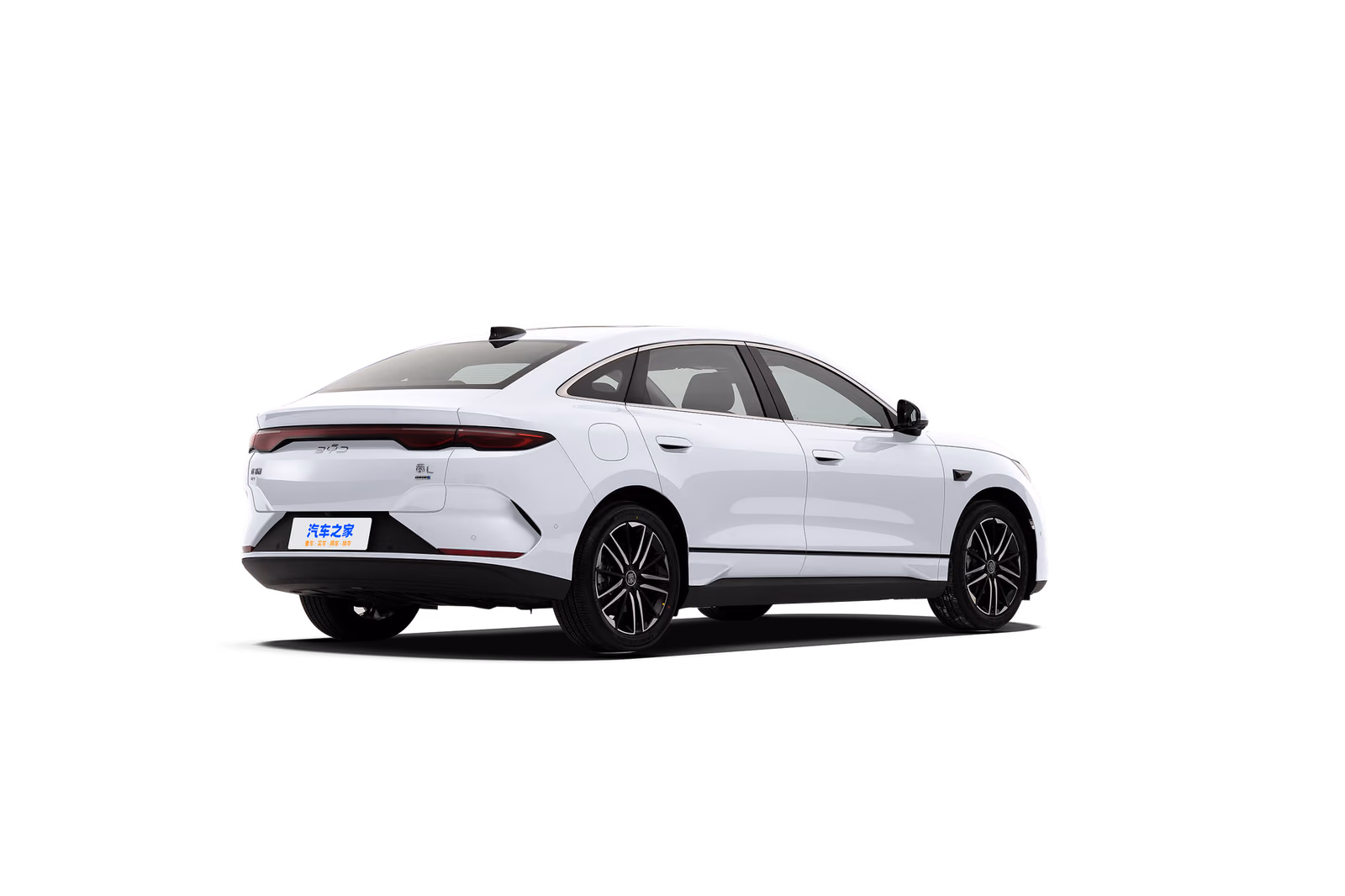 BYD Qin L DM-i — вид сзади в три четверти