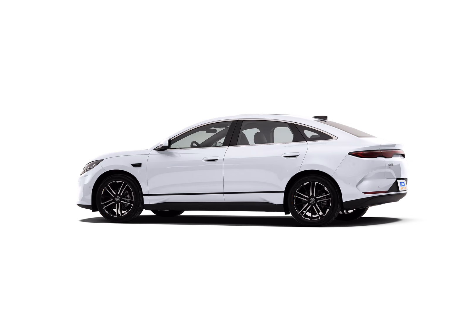 BYD Qin L DM-i — профиль с другой стороны