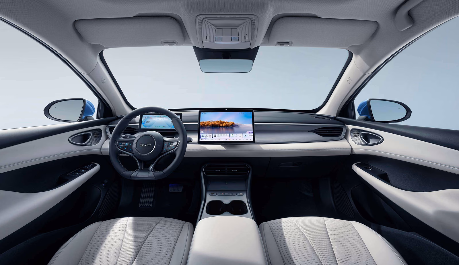 BYD Seal 05 DM-i — светлый салон и центральный дисплей
