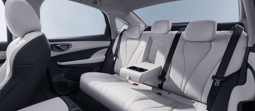 BYD Seal 05 DM-i — светлый второй ряд с ровным полом