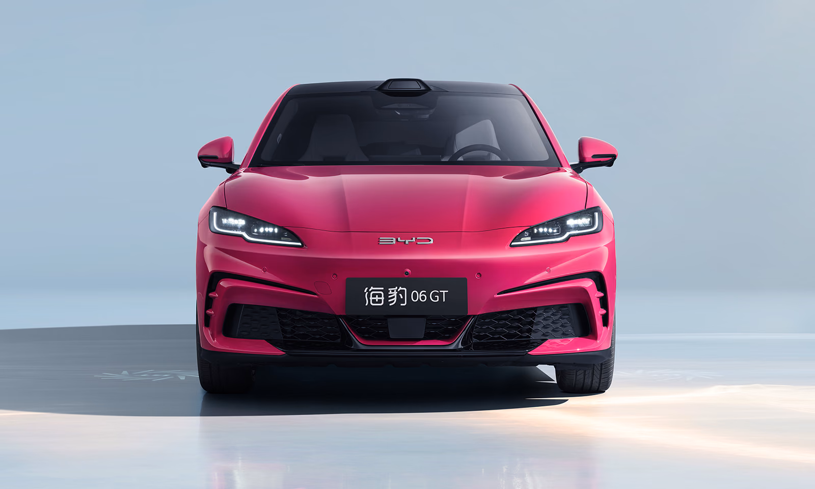 BYD Seal 06 GT — вид строго спереди