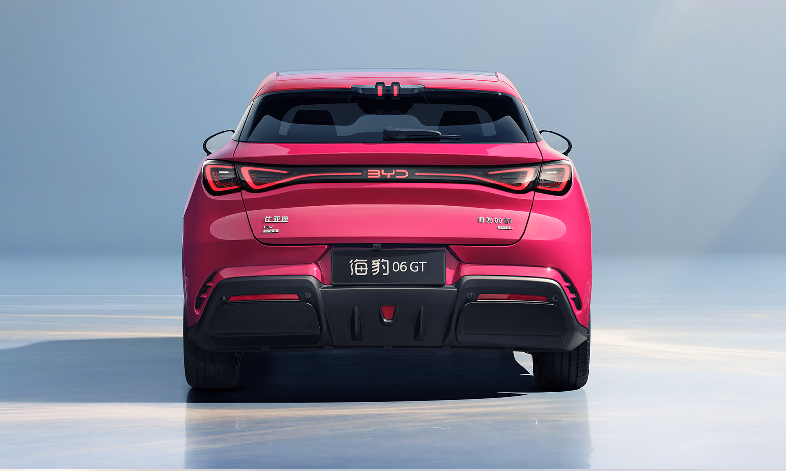 BYD Seal 06 GT — вид строго сзади