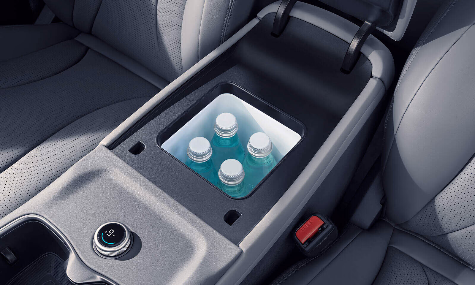 BYD Seal 07 DM-i — отсек центральной консоли