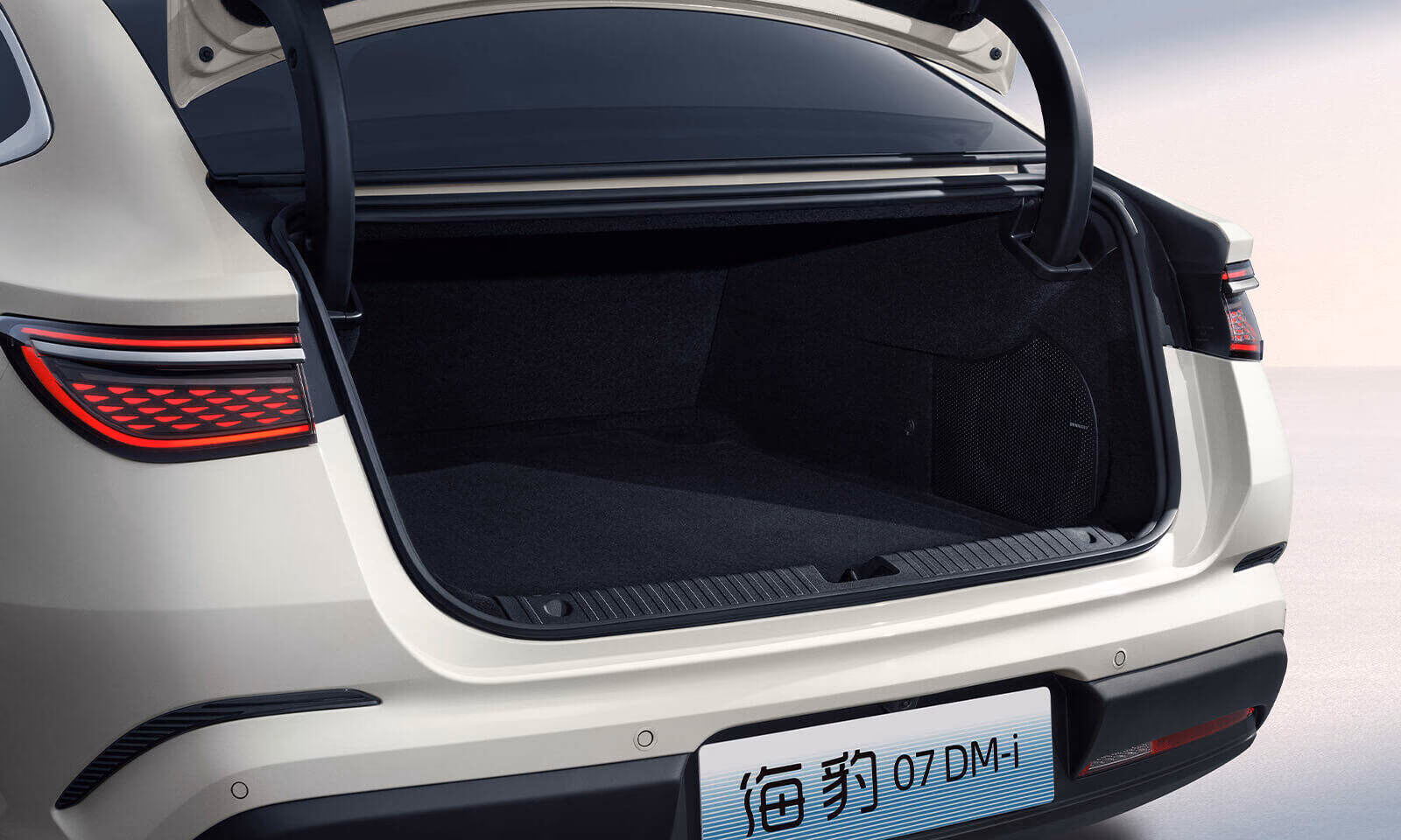 BYD Seal 07 DM-i — багажное отделение