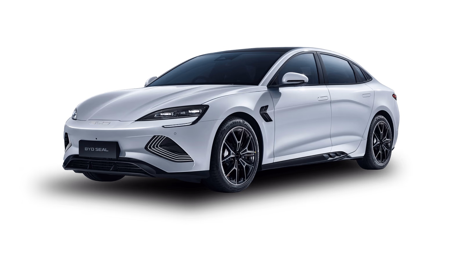 Белый BYD Seal, вид спереди в три четверти