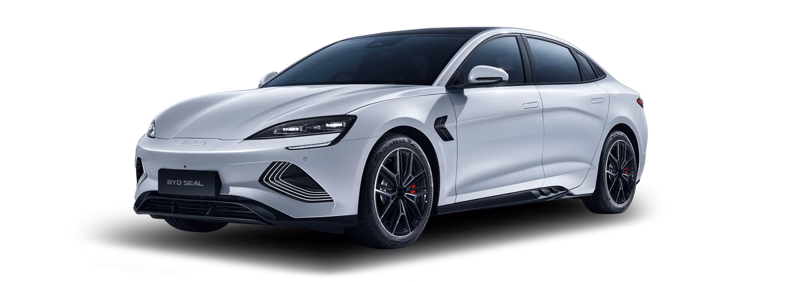 Белый BYD Seal спереди в три четверти