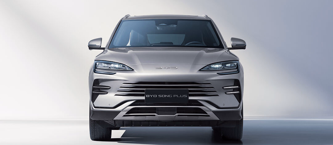 BYD Song Plus, вид спереди — закрытая носовая часть электрической версии