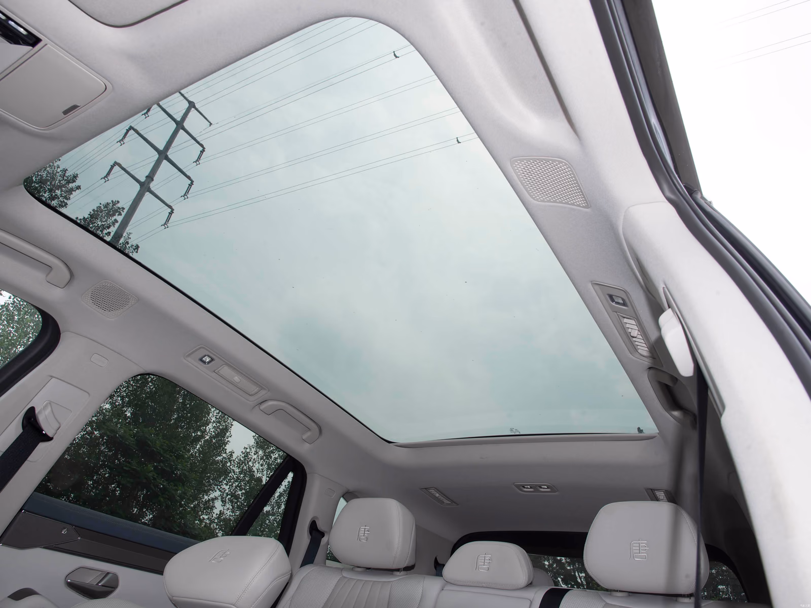 Панорамная крыша BYD Tang L