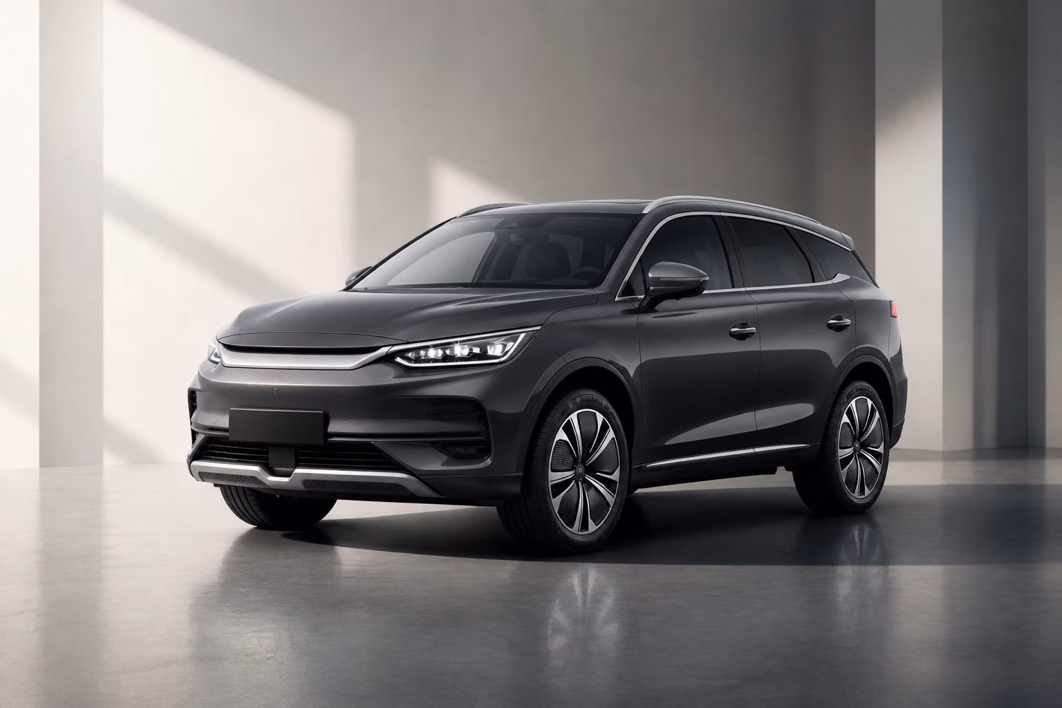BYD Tang в премиальной нейтральной студии