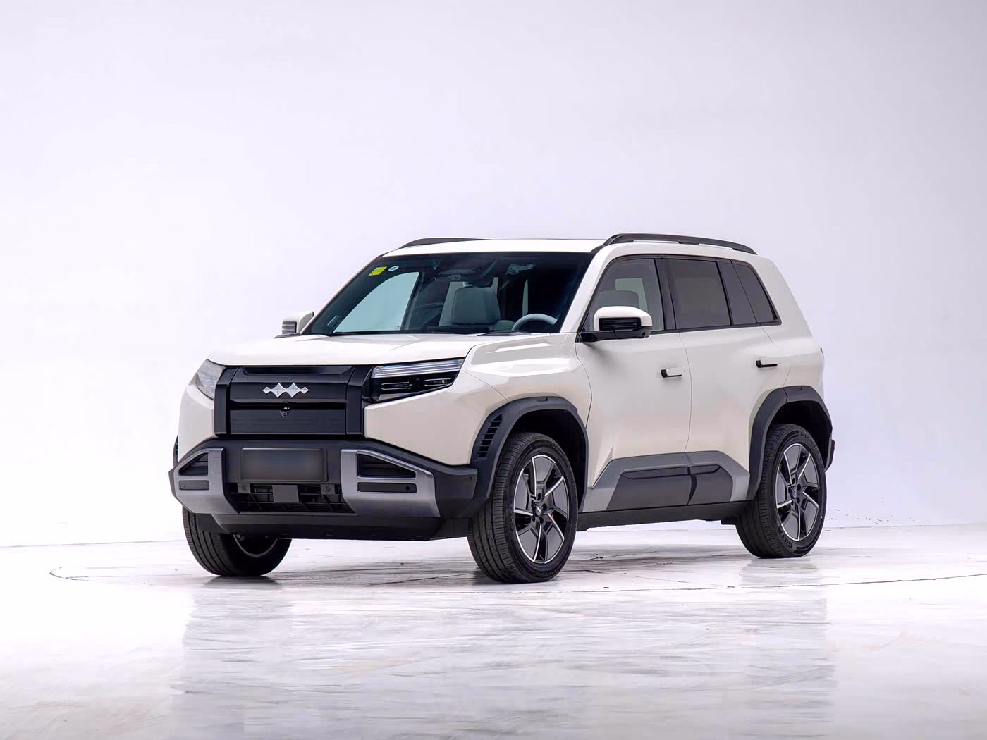 BYD Leopard 3 / Titanium 3 — вид спереди в три четверти слева