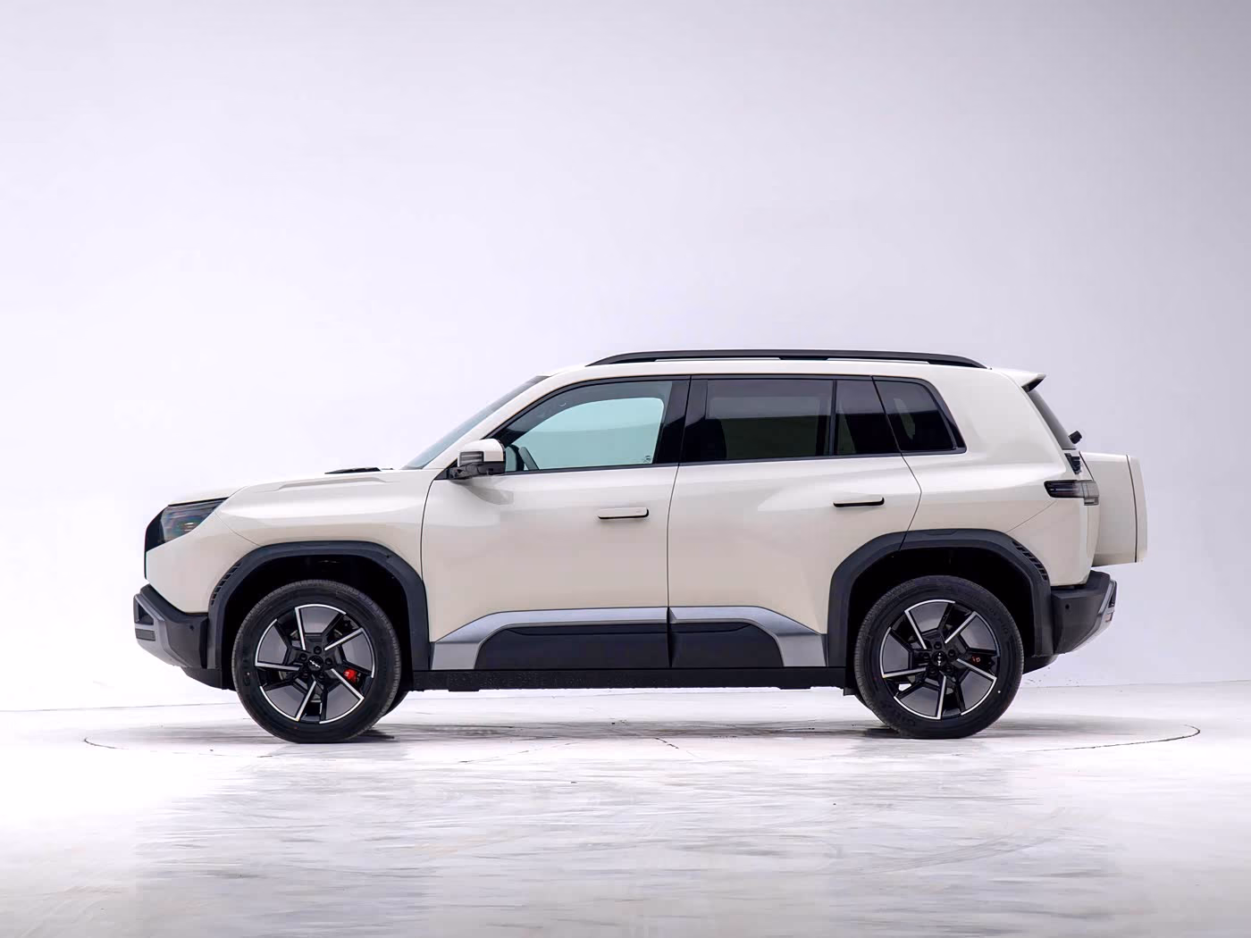 BYD Leopard 3 / Titanium 3 — профиль слева