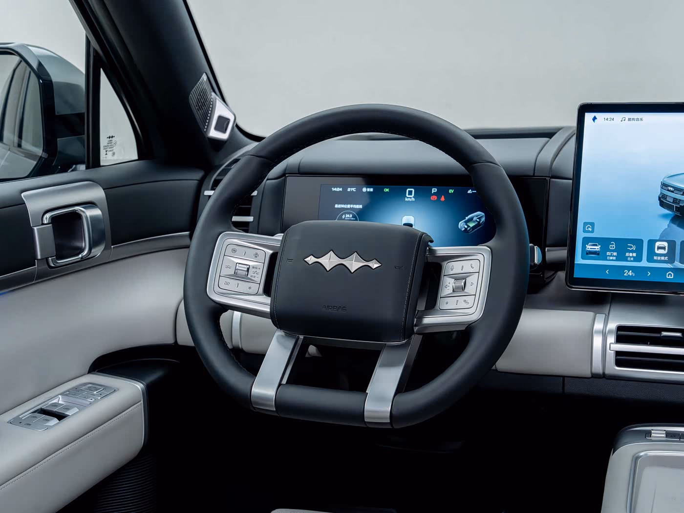 BYD Titanium 7 AWD Ultra — место водителя