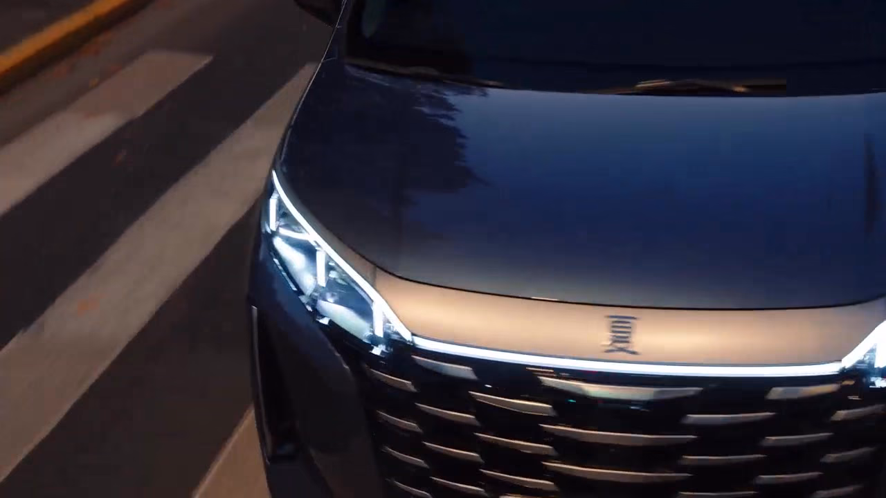 BYD Xia — передняя светотехника сверху
