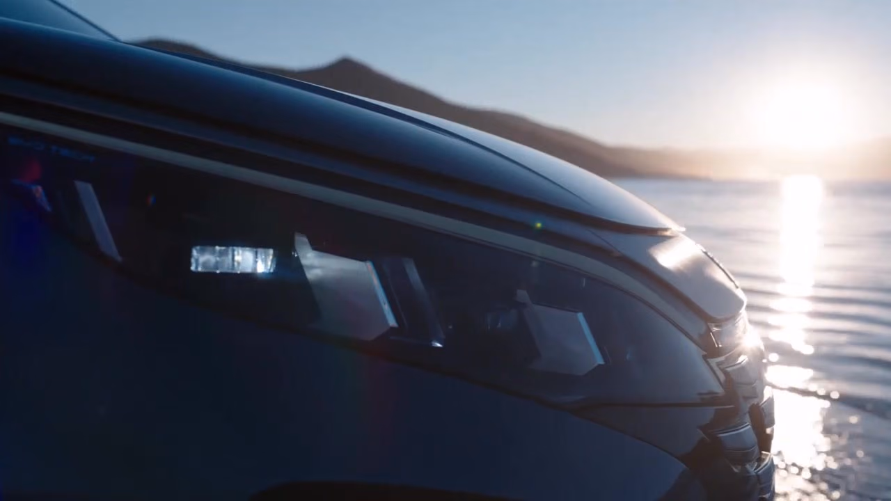 BYD Xia — передняя фара крупным планом