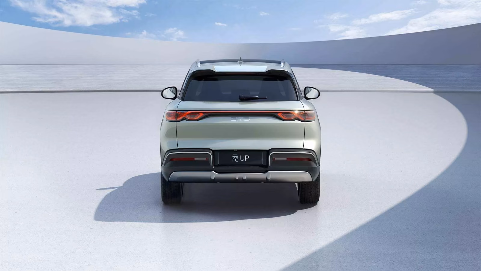BYD Yuan Up — вид сзади в три четверти
