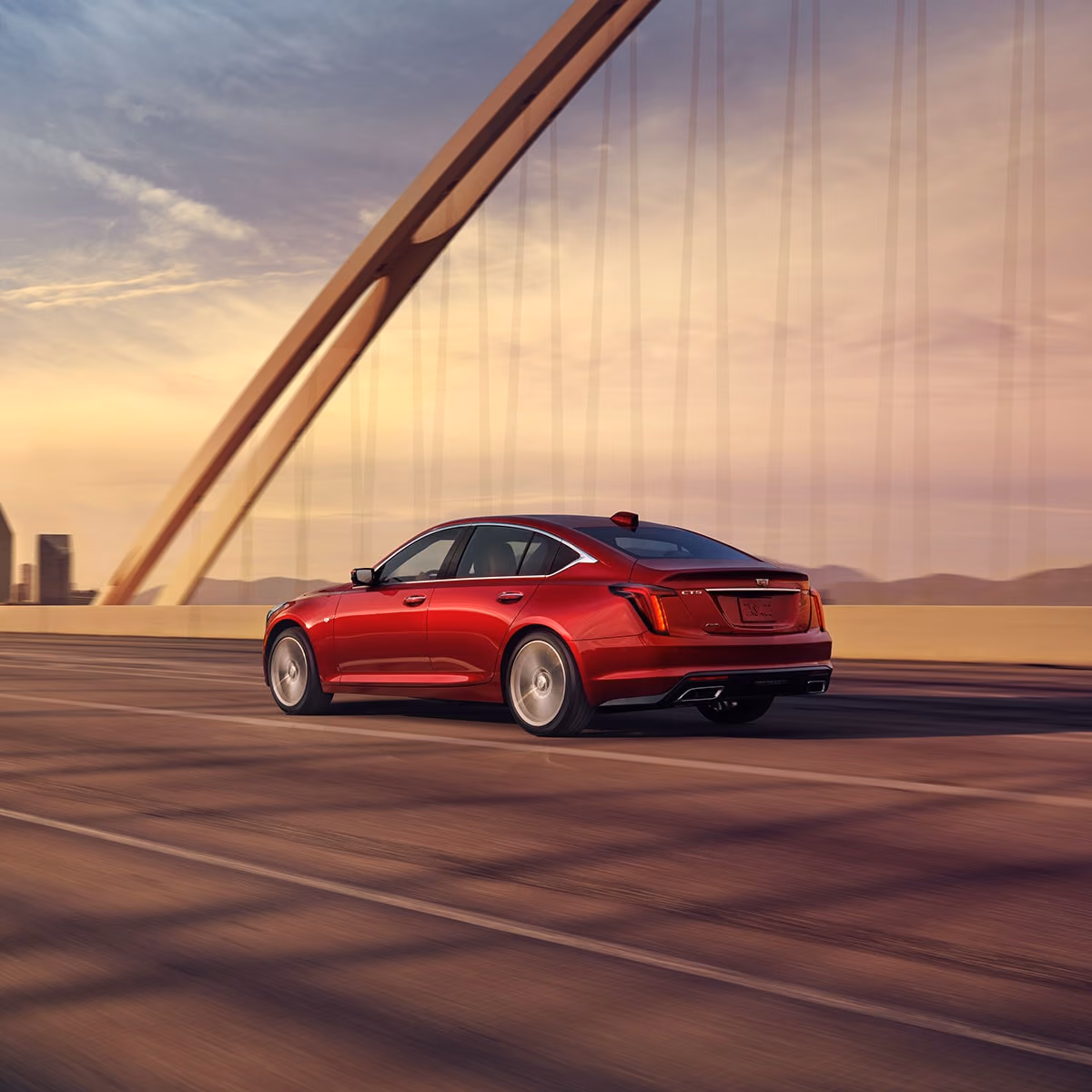 Красный Cadillac CT5 на мосту