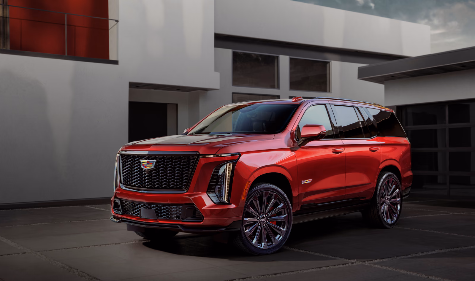 Cadillac Escalade-V 2025 — красный кузов и спортивная решётка
