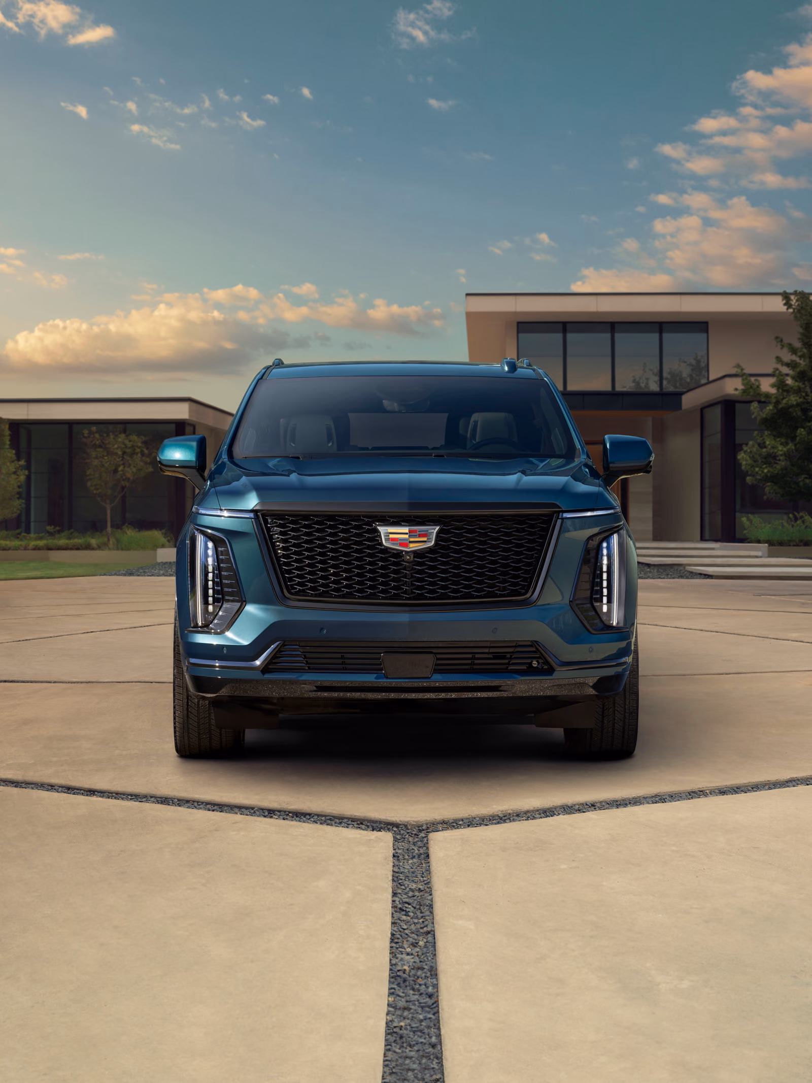 Cadillac Escalade 2025 — фронтальный ракурс обновлённого кузова