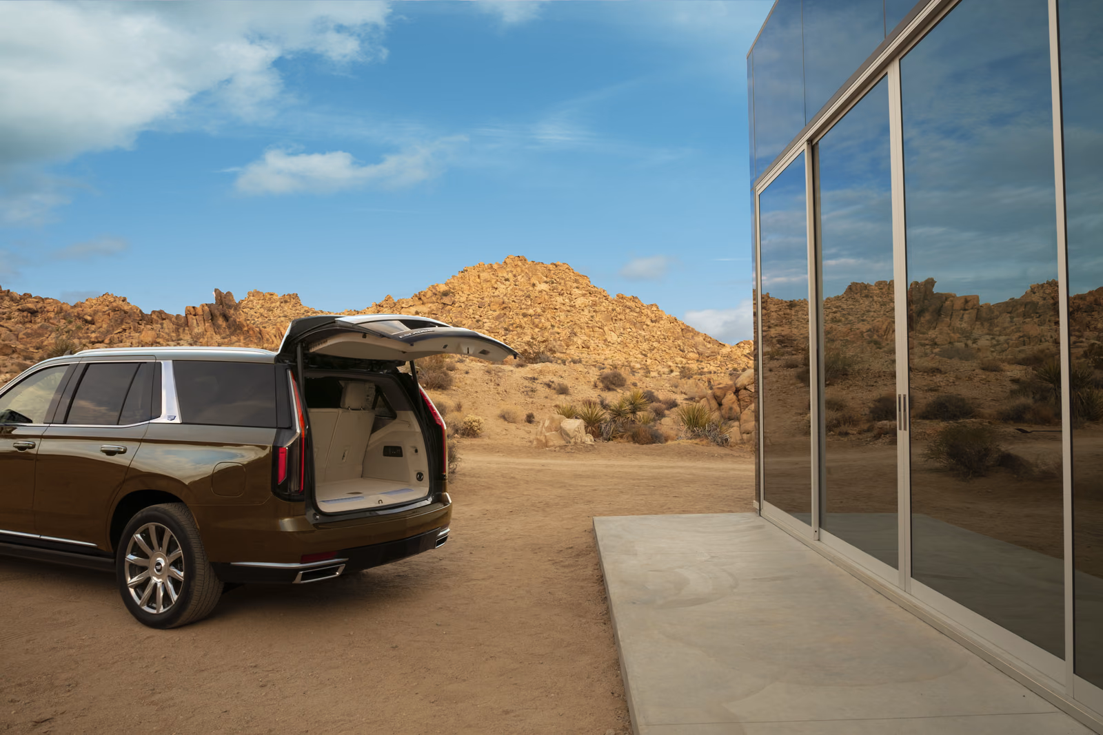 Cadillac Escalade — спереди в три четверти