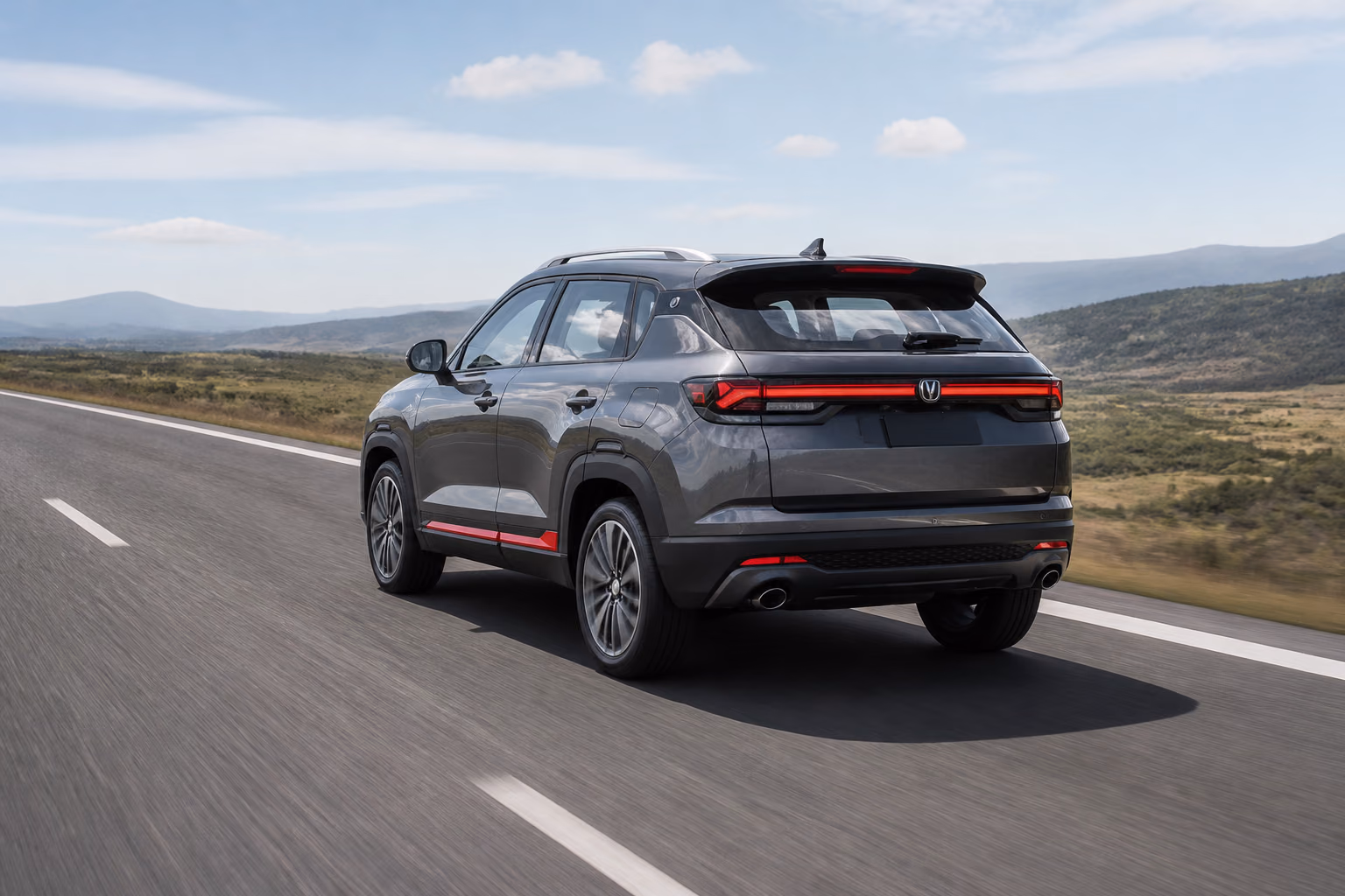 Changan CS35 Plus на открытом загородном шоссе